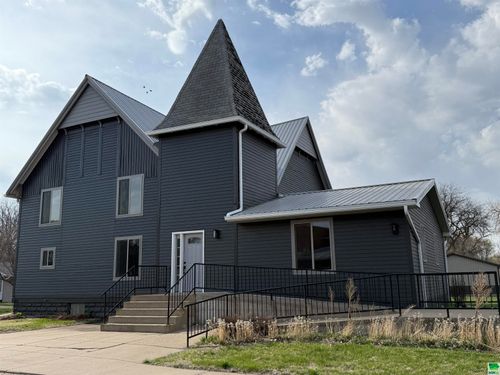 802 12th St, Hawarden, IA, 51023-1829 | Card Image