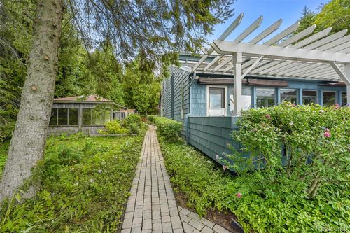 13288 E Circle Dr, Northport, MI, 49670-9615 | Card Image