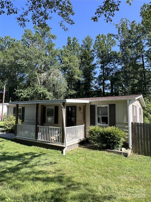 150 Piney Ridge Dr, Hendersonville, NC, 28791-9012 | Card Image
