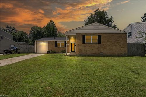 18 Banister Dr, Hampton, VA, 23666-1702 | Card Image