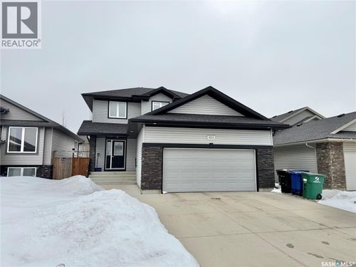 831 Korol Way, Saskatoon, SK, S7R0E4 | Card Image