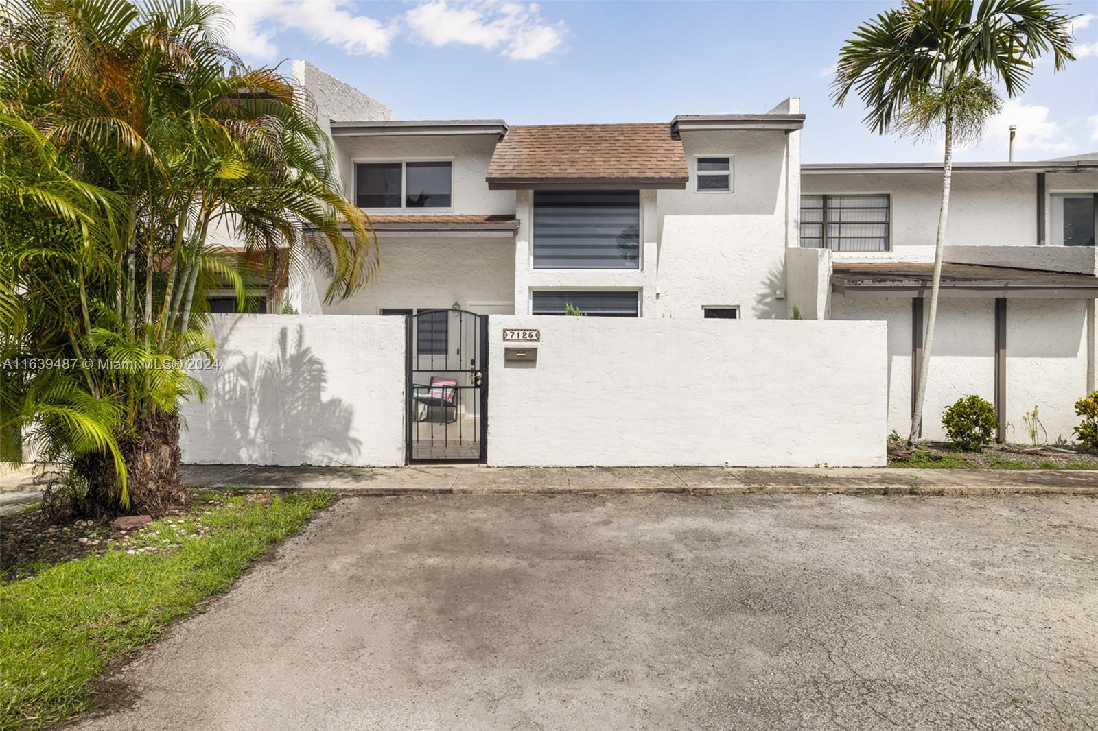 111th Ct, Miami, FL 33173