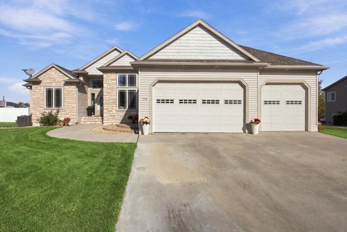 718 N Sedona Dr, West Fargo, ND, 58078-8110 | Card Image