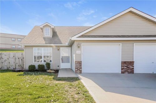 213 Palmer Ct, Pleasant Hill, MO, 64080-7802 | Card Image