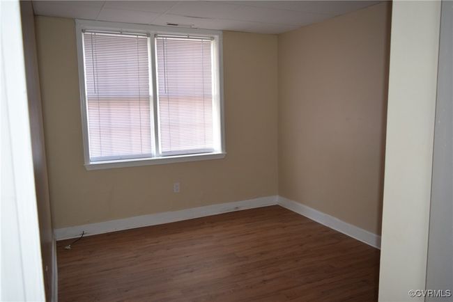Unfurnished room with wood finished floors and baseboards | Image 7