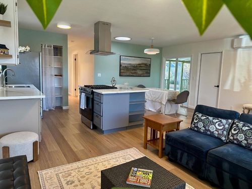 755 Pino Way, Salinas, CA, 93905-1218 | Card Image