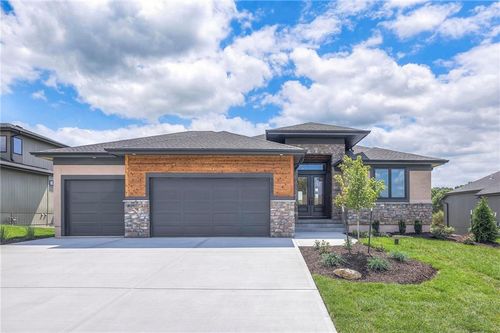 1011 Wilds Pkwy, Greenwood, MO, 64034-8656 | Card Image