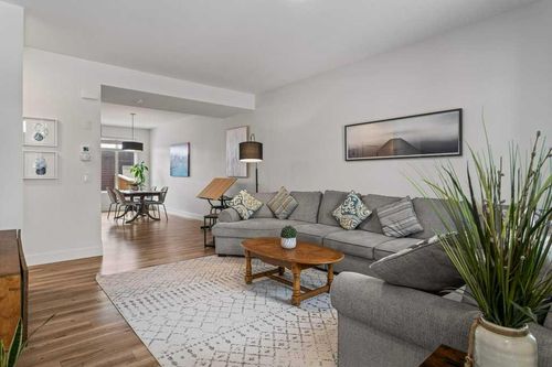 216 Clydesdale Ave, Cochrane, AB, T4C2S5 | Card Image