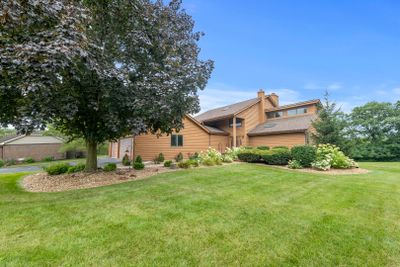 10 Valley View Drive, House other with 3 bedrooms, 3 bathrooms and 4 parking in Lemont IL | Image 2