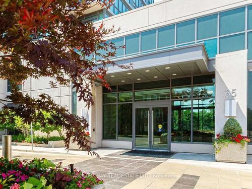 208-35 Brian Peck Crescent, East York, ON, M4G0A5 | Card Image