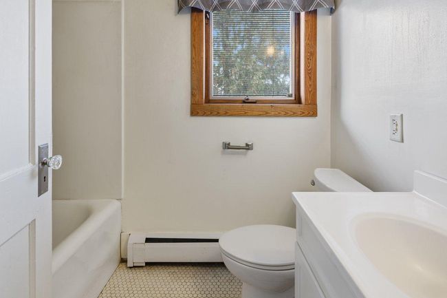 Interior 7 (1).jpg | Image 18