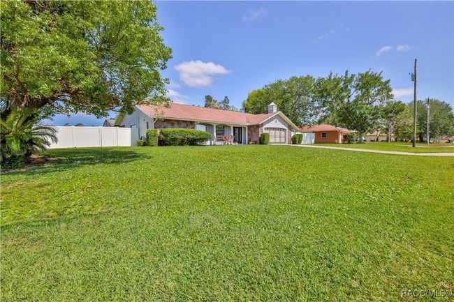 12191 Monarco Ln, House other with 3 bedrooms, 2 bathrooms and 2 parking in SPRING HILL FL | Image 4