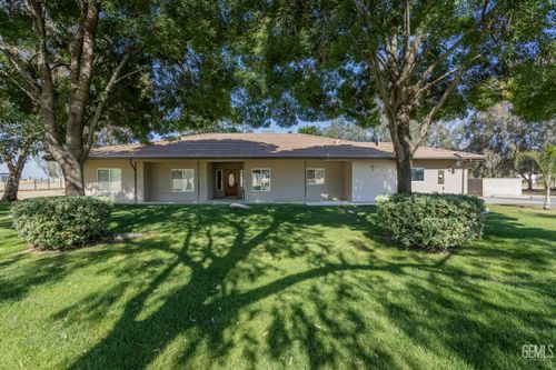 3800 S Sterling Road, Bakersfield, CA, 93307 | Card Image