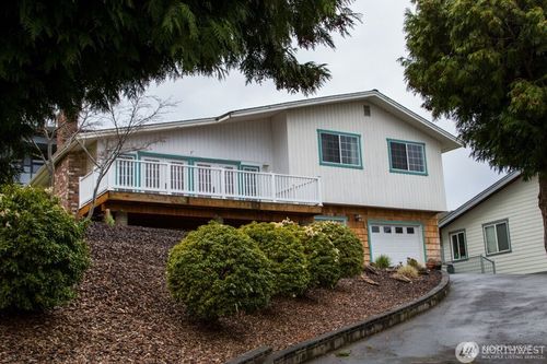 8061 Chinook Way, Blaine, WA, 98230-9551 | Card Image