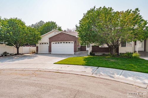 2086 12th St, Idaho Falls, ID, 83404-5727 | Card Image