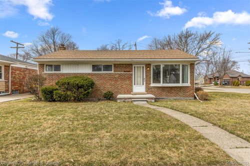 32819 Jefferson Ave, Saint Clair Shores, MI, 48082-1357 | Card Image