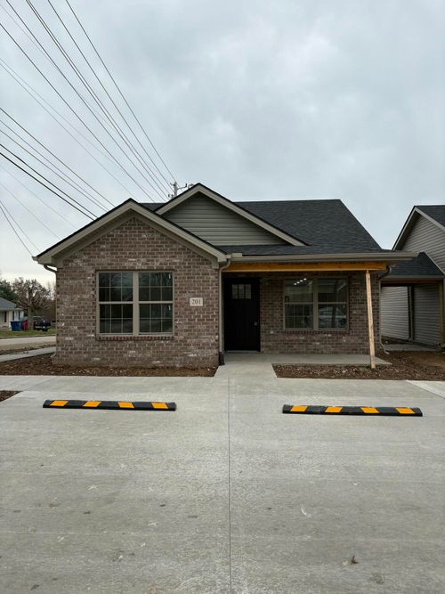 201 Harvest Park Dr, Berea, KY, 40403-6591 | Card Image