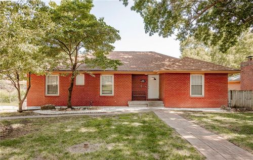 600 E Linwood Ter, Independence, MO, 64055-1829 | Card Image