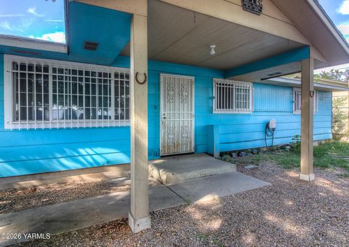 3 W 4th Ave, Toppenish, WA, 98948-1703 | Card Image