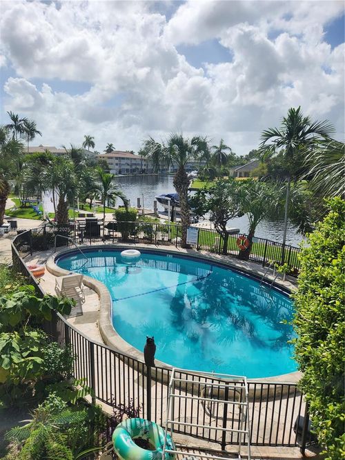apt-309-455 Golden Isles Dr, Hallandale Beach, FL, 33009-7569 | Card Image