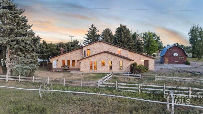 1872 E 1750 S, House other with 4 bedrooms, 3 bathrooms and 2 parking in Gooding ID | Image 7
