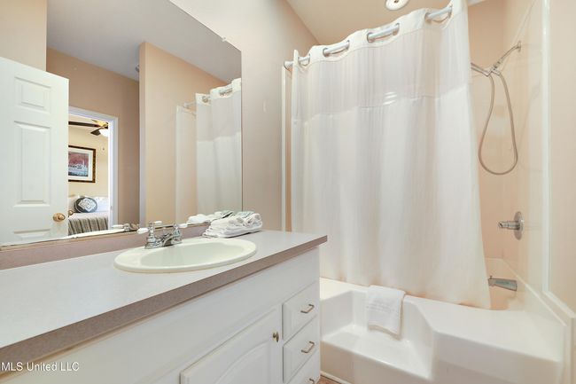 Bathroom | Image 14