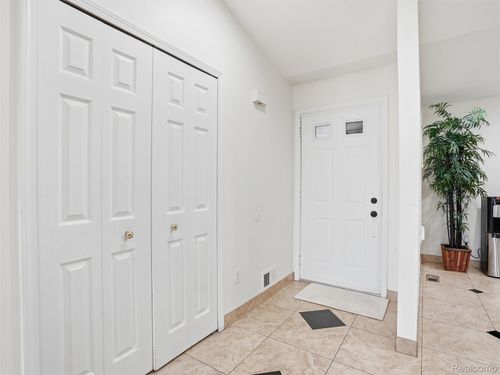 32-12410 Noonan Ct, Utica, MI, 48315-5868 | Card Image