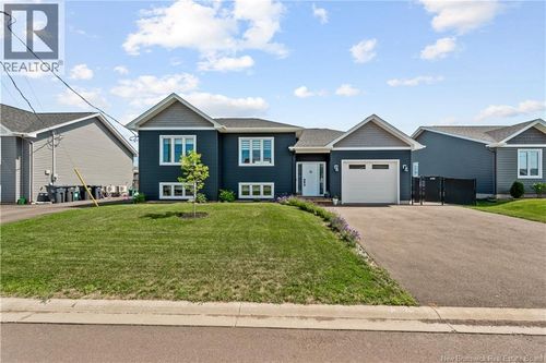 14 Rue Robert, House with 4 bedrooms, 2 bathrooms and null parking in Shediac NB | Card Image