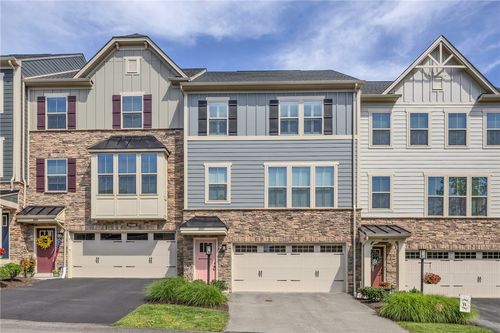2005 Lampl Ln, Jeannette, PA, 15644-1009 | Card Image