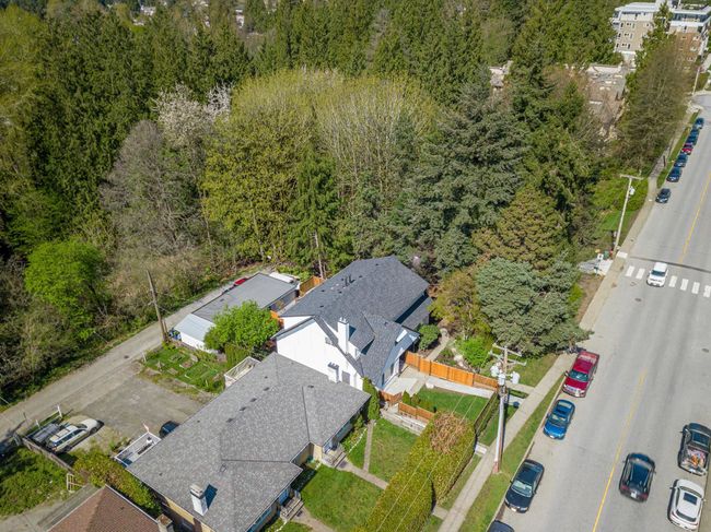 1953 Chesterfield Avenue, Home with 4 bedrooms, 3 bathrooms and 2 parking in North Vancouver BC | Image 34