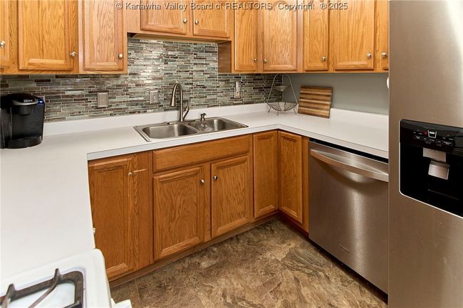 APT-231 - 1313 Lee St E, Condo with 2 bedrooms, 2 bathrooms and null parking in Charleston WV | Image 14