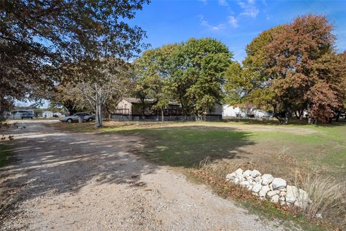 353 Prairie Ln, Azle, TX, 76020-8861 | Card Image