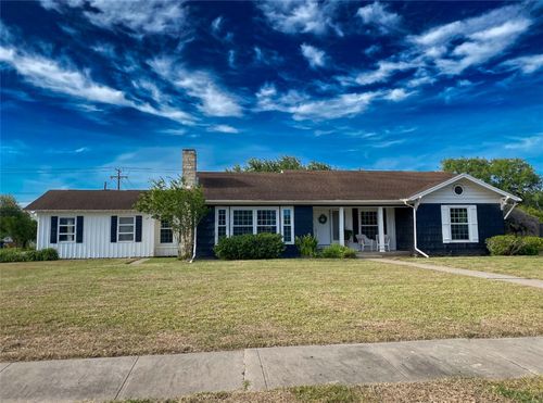 601 E Joyce St, Bishop, TX, 78343-2914 | Card Image