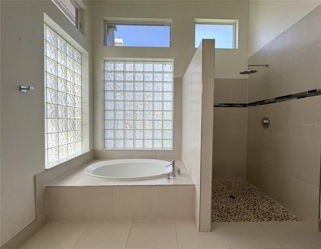 4378 Mirabella Cir, House other with 3 bedrooms, 3 bathrooms and null parking in Bradenton FL | Image 27