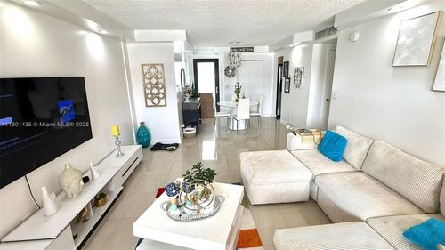 apt-203-301 Golden Isles Dr, Hallandale Beach, FL, 33009-5816 | Card Image