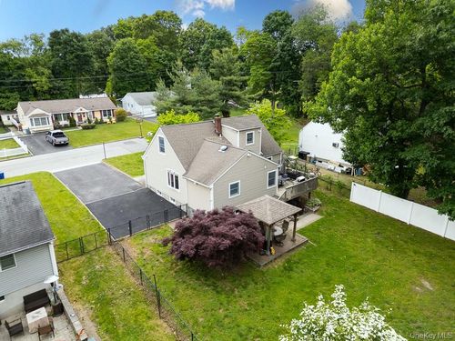 22 Oakbrook Rd, Ossining, NY, 10562-2620 | Card Image
