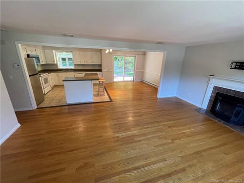 85 Brentwood Dr, Cheshire, CT, 06410-3407 | Card Image