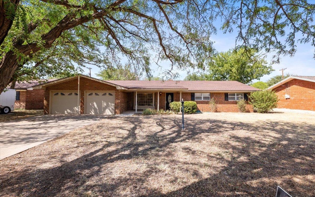 Redwood Ln, Levelland, TX 79336