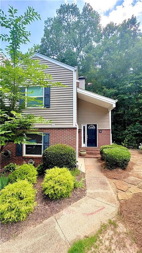 39 Dunwoody Springs Dr, Atlanta, GA, 30328-4555 | Card Image