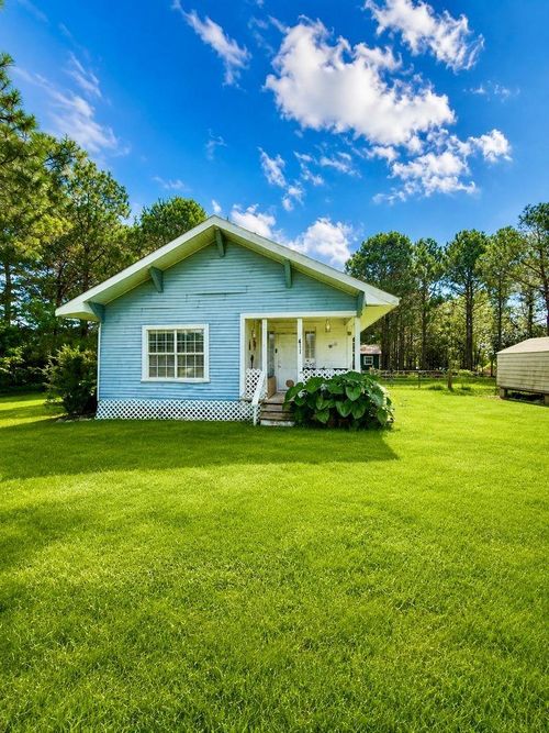 411 9th St, Winnie, TX, 77665-9058 | Card Image