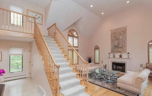 7 Canterbury Ln, Monroe, CT, 06468-3302 | Card Image