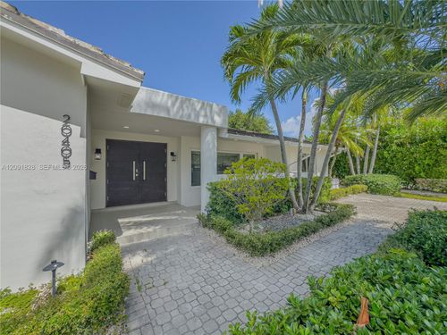 20405 Ne 22nd Pl, Miami, FL, 33180-1320 | Card Image
