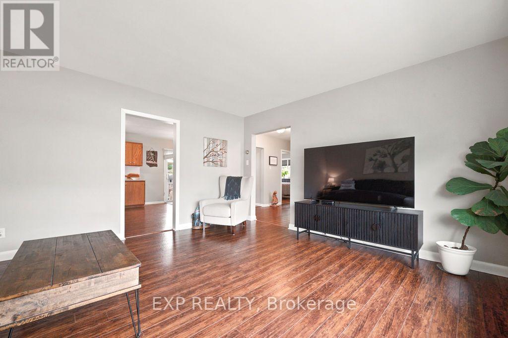 Residential in Renfrew 5