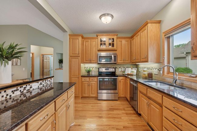 11424 Preserve Ln N, Townhouse with 3 bedrooms, 3 bathrooms and null parking in Champlin MN | Image 5