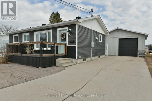 785 Eighth St, Renfrew, ON, K7V1B5 | Card Image