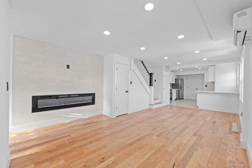 117 202nd St, Saint Albans, NY, 11412-3532 | Card Image