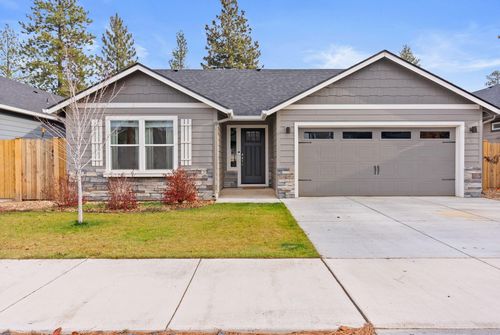 632 N Reed St, Sisters, OR, 97759-3151 | Card Image