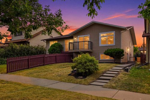 1387 Berkley Dr Nw, Calgary, AB, T3K1T5 | Card Image