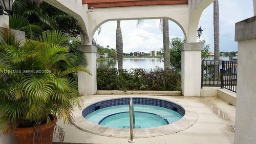 331-10-331 Ives Dairy Rd, Miami, FL, 33179-3363 | Card Image