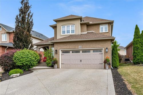 182 Silverlace Cir, Stoney Creek, ON, L8E6A5 | Card Image